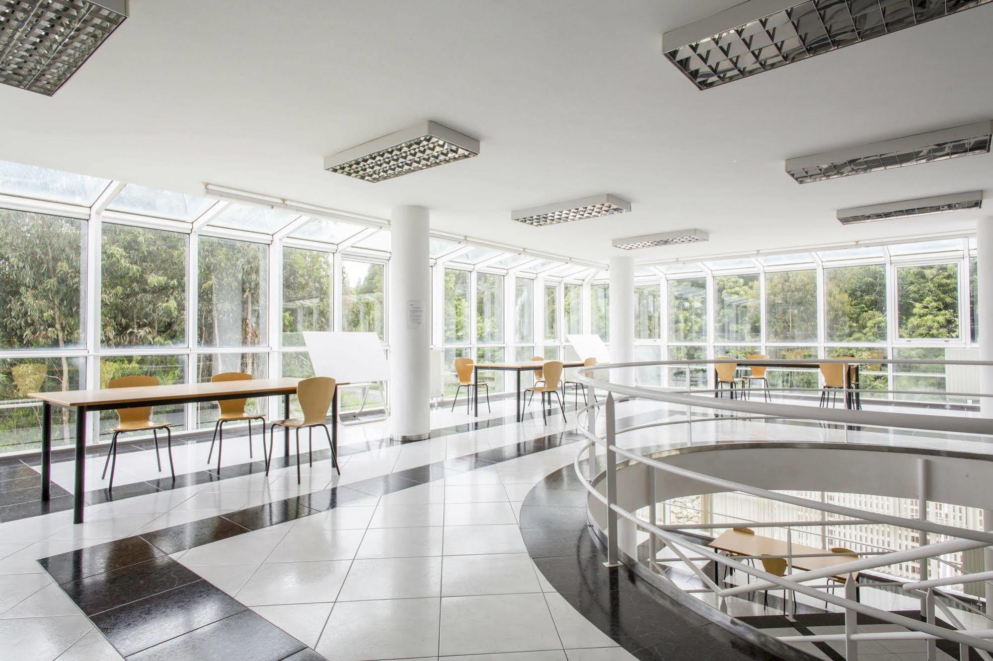 Residencia Universitaria Resa Siglo XXI كوليريدو المظهر الخارجي الصورة