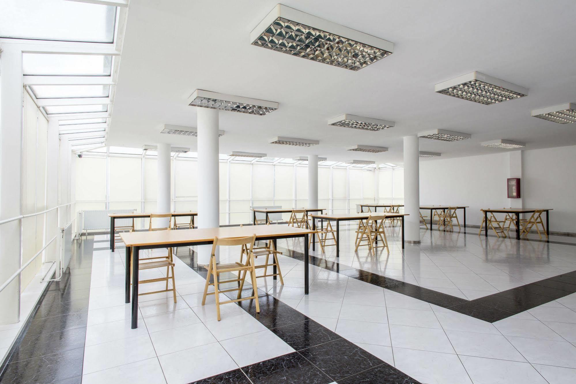 Residencia Universitaria Resa Siglo XXI كوليريدو المظهر الخارجي الصورة