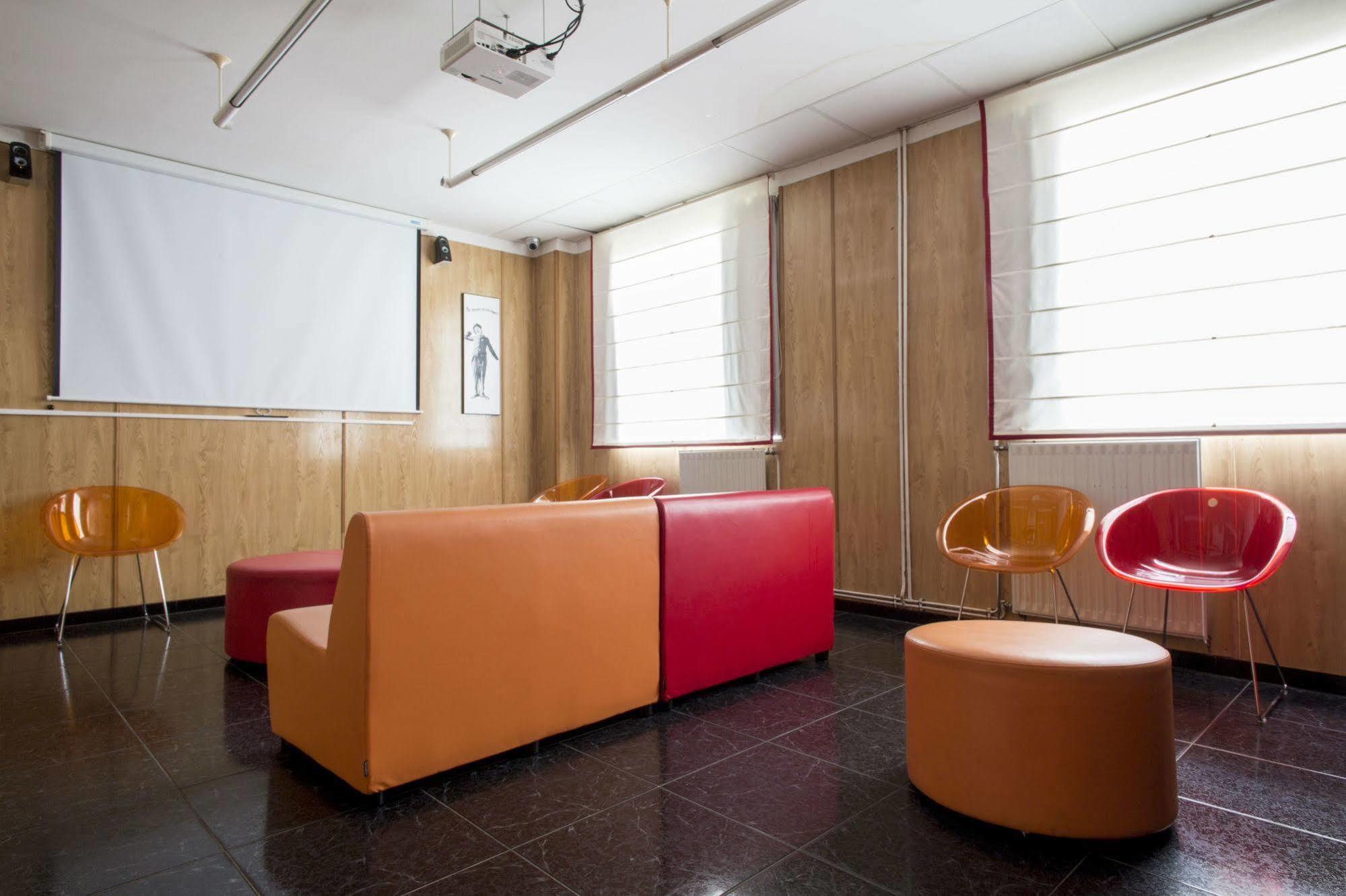 Residencia Universitaria Resa Siglo XXI كوليريدو المظهر الخارجي الصورة